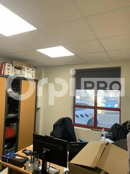 Light Industrial in Pessac to rent - Interior Photo - Image 3 of 10