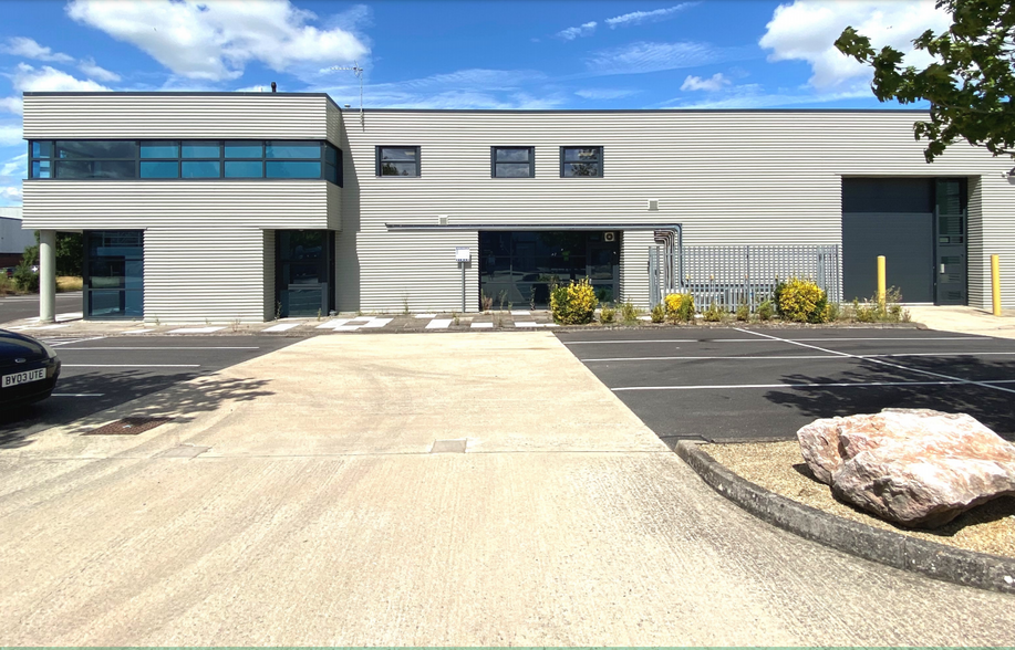 Westmead Dr, Swindon for sale - Building Photo - Image 1 of 1