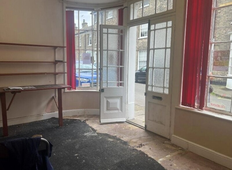 8 Queen Street, Hadleigh, Ipswich to rent - Interior Photo - Image 3 of 5