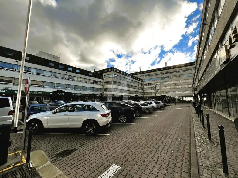 Retail in Ris-Orangis to rent - Building Photo - Image 3 of 13