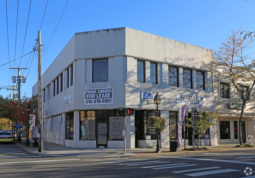 2-4 W Main St, Bay Shore, NY for sale - Primary Photo - Image 1 of 9
