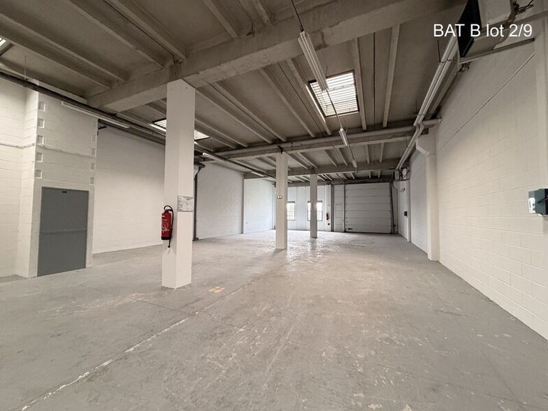 Light Industrial in Saint-Quentin-Fallavier for sale - Interior Photo - Image 3 of 26