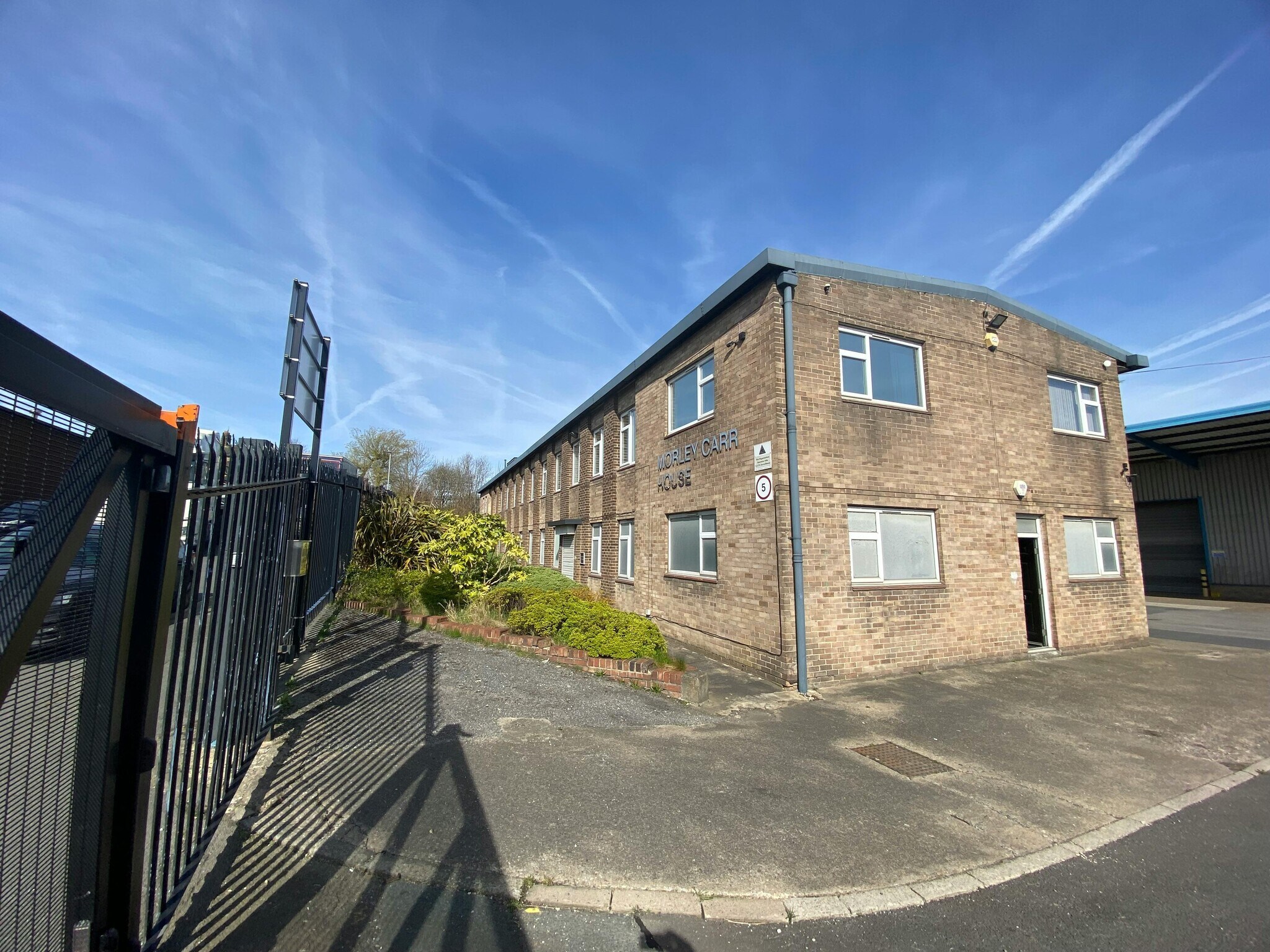Morley Carr Rd, Bradford to rent Building Photo- Image 1 of 2