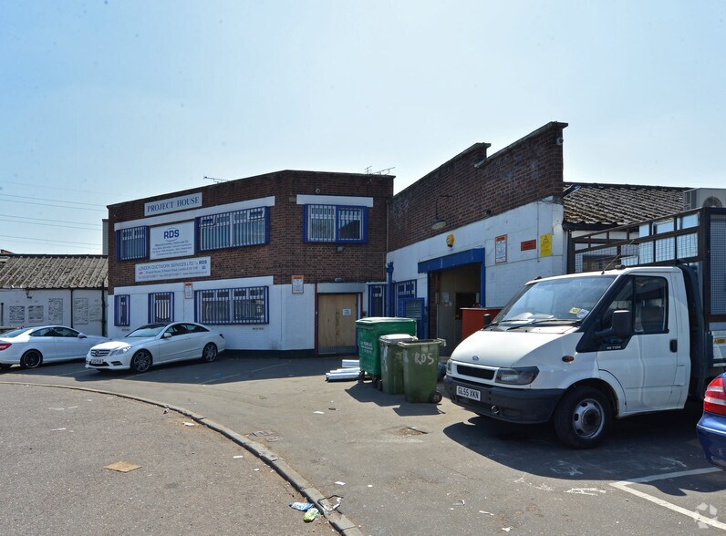 6 Raven Rd, London to rent - Building Photo - Image 2 of 7