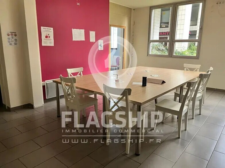 Retail in Montreuil for sale - Building Photo - Image 3 of 7