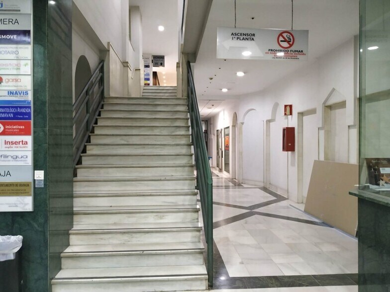 Retail in Granada for sale - Lobby - Image 2 of 15