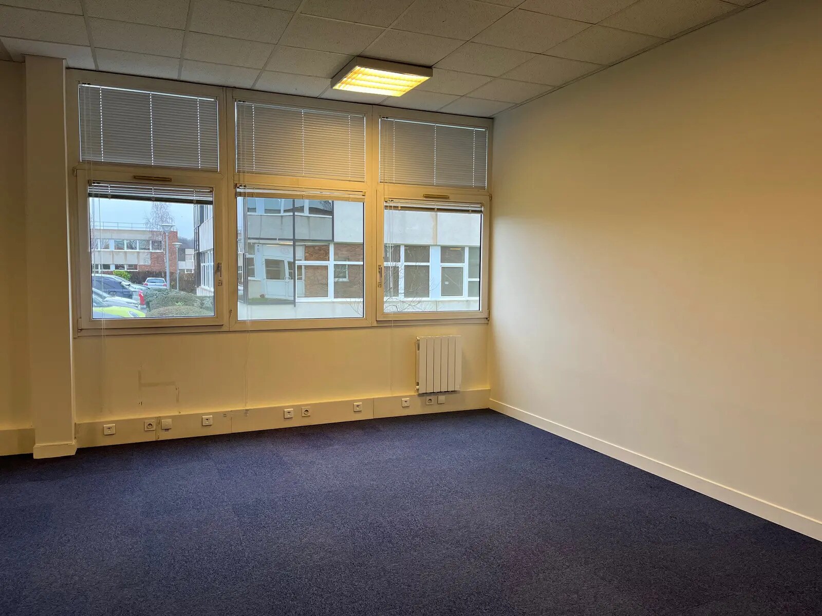 Office in Bièvres to rent Interior Photo- Image 1 of 12