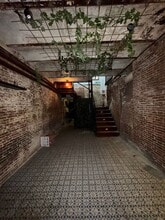 Retail in Madrid, Madrid to rent Interior Photo- Image 2 of 11