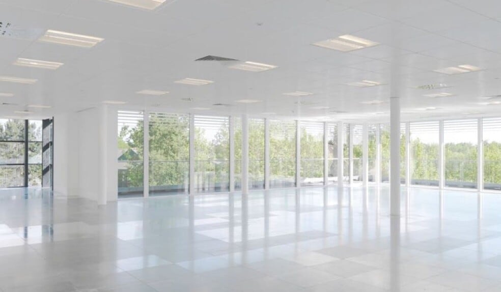 4 Cannon Ln, Maidenhead to rent - Interior Photo - Image 2 of 2