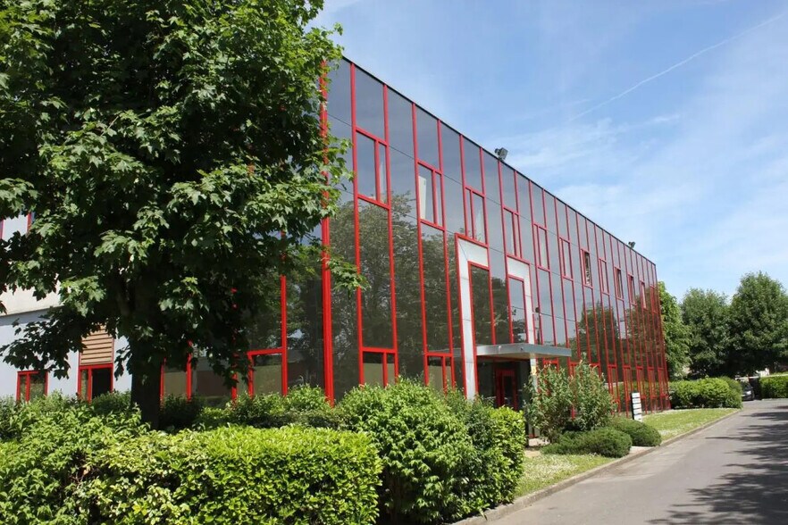 66 Rue Des Vanesses, Villepinte for sale - Building Photo - Image 2 of 14