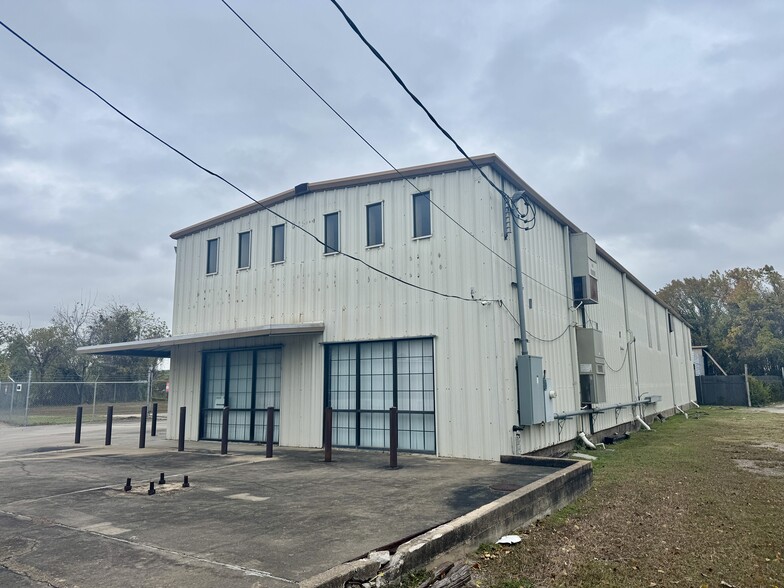 14500 Hempstead Hwy, Houston, TX for rent - Building Photo - Image 2 of 25