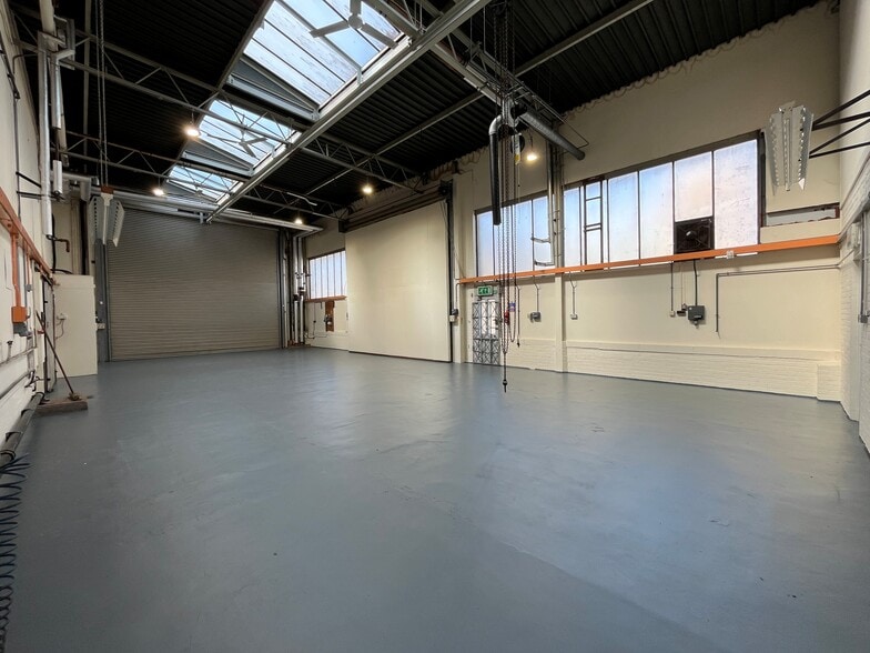 42 Wrest Park, Silsoe to rent - Building Photo - Image 3 of 16