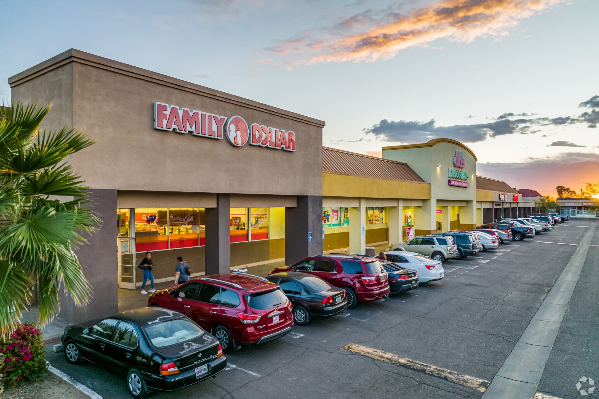 Thomas Rd, Phoenix, AZ to rent Building Photo- Image 1 of 33