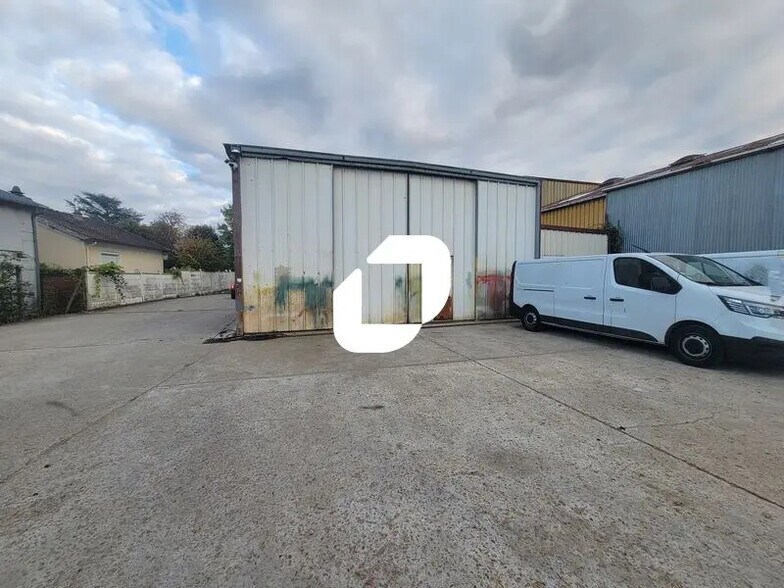 Light Industrial in Wissous to rent - Building Photo - Image 2 of 14