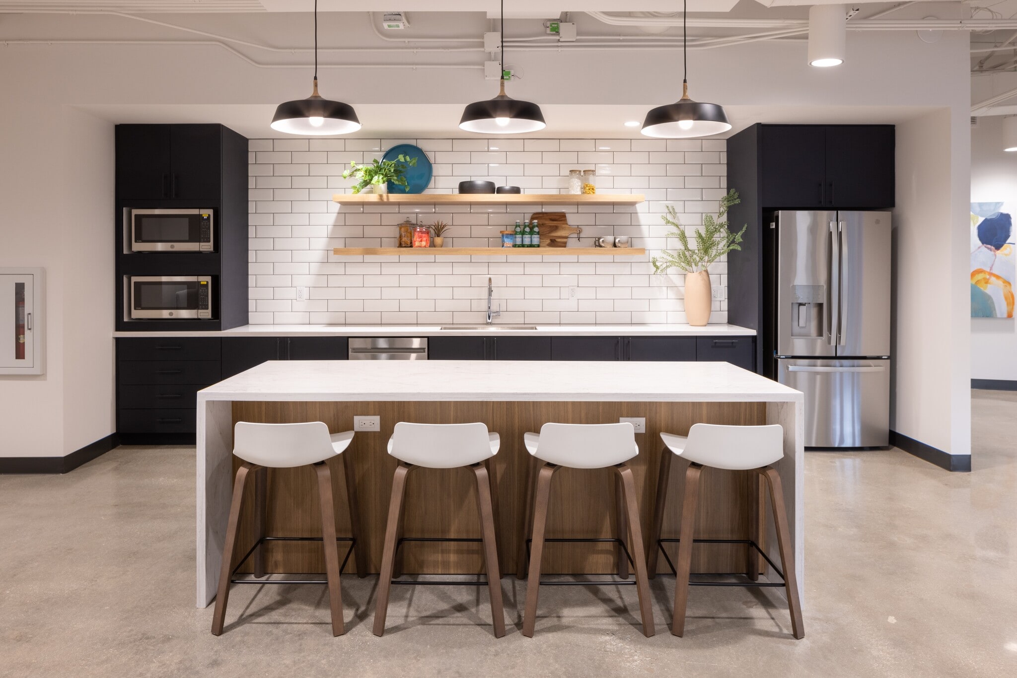 1 Ravinia Dr, Atlanta, GA to rent Interior Photo- Image 1 of 10