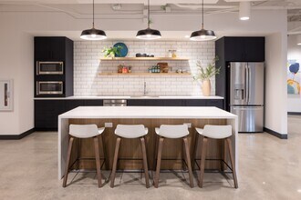 1 Ravinia Dr, Atlanta, GA to rent Interior Photo- Image 1 of 10