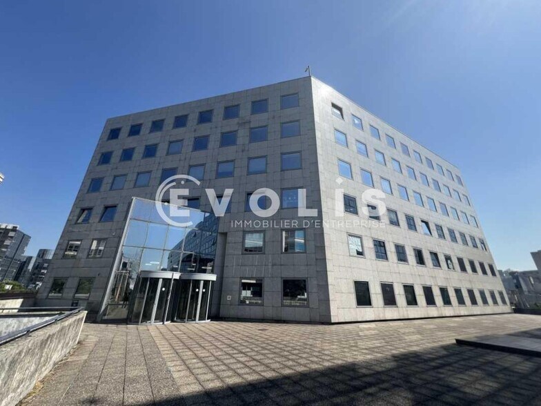 Office in Noisy-le-Grand to rent - Building Photo - Image 1 of 24
