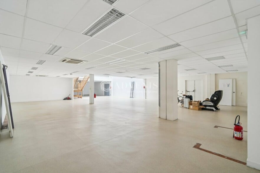 Light Industrial in Villiers-sur-Marne for sale - Interior Photo - Image 3 of 12