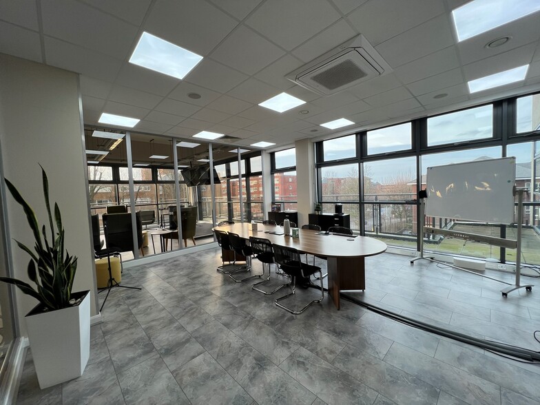 6 Sutton Park Rd, Sutton to rent - Interior Photo - Image 3 of 8