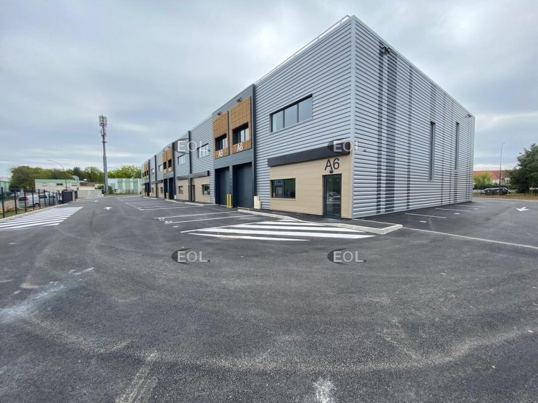 Light Industrial in Villemoisson-sur-Orge to rent Building Photo- Image 1 of 6
