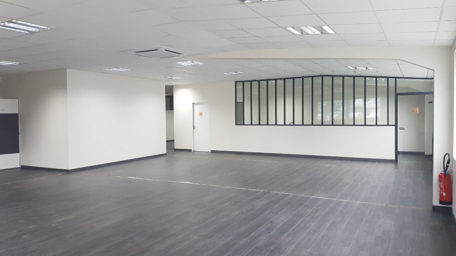 29 Avenue De Magudas, Le Haillan to rent Building Photo- Image 1 of 6