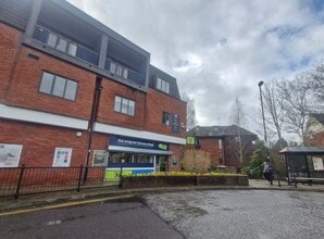 Broadwater Rd, Romsey to rent Building Photo- Image 1 of 9