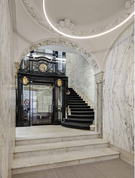 7-10 Waterloo Pl, London to rent - Lobby - Image 2 of 4