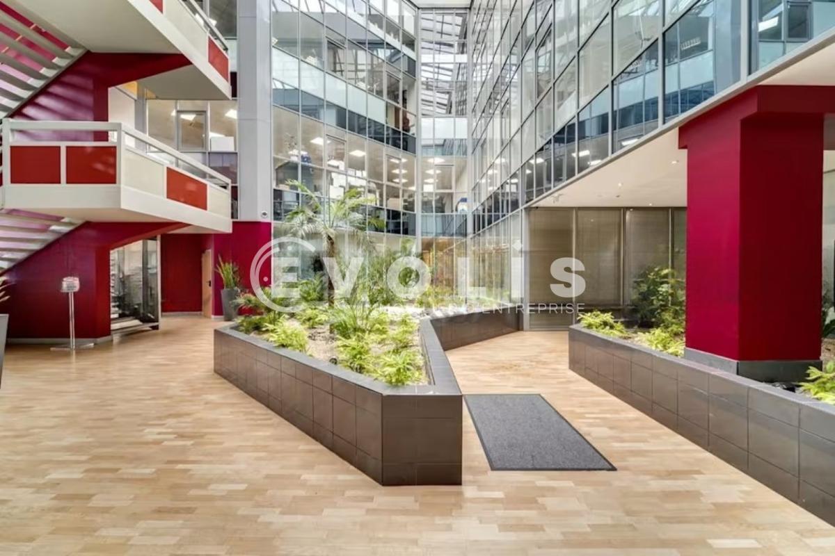 Office in Torcy to rent Lobby- Image 1 of 3
