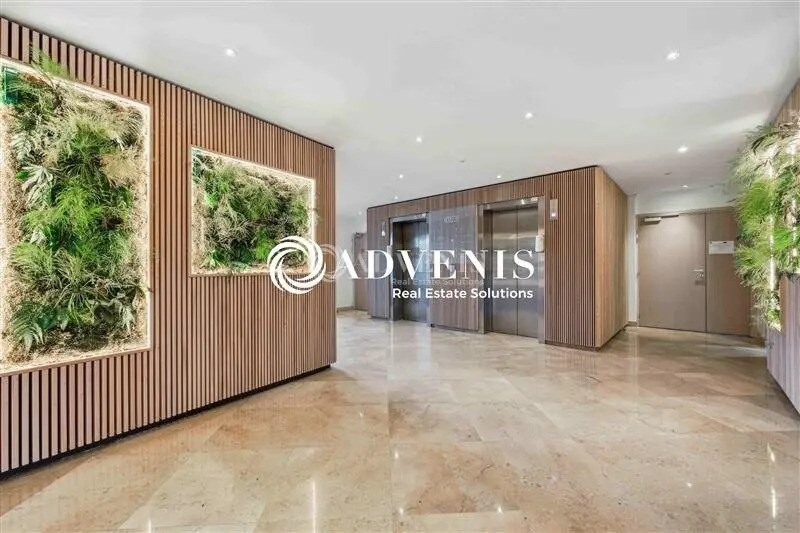 Office in Noisy-le-Grand to rent Building Photo- Image 1 of 10