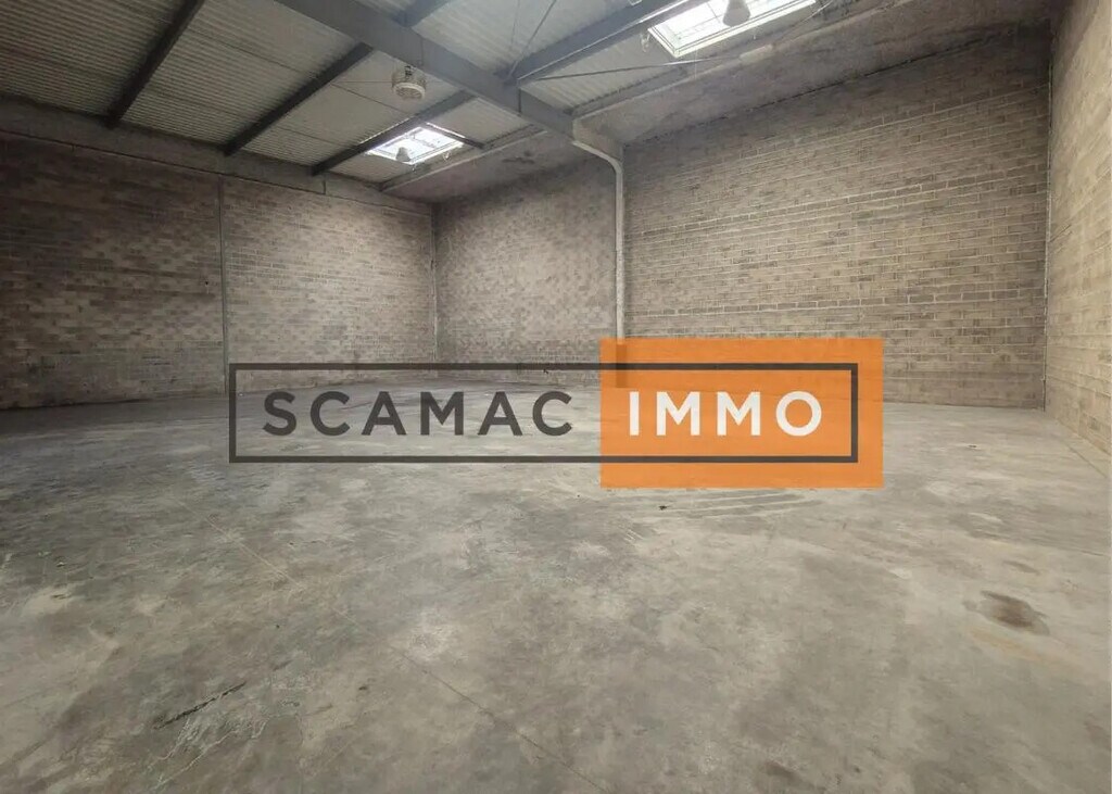 Location Entrepôt 471 m² - Photo 1