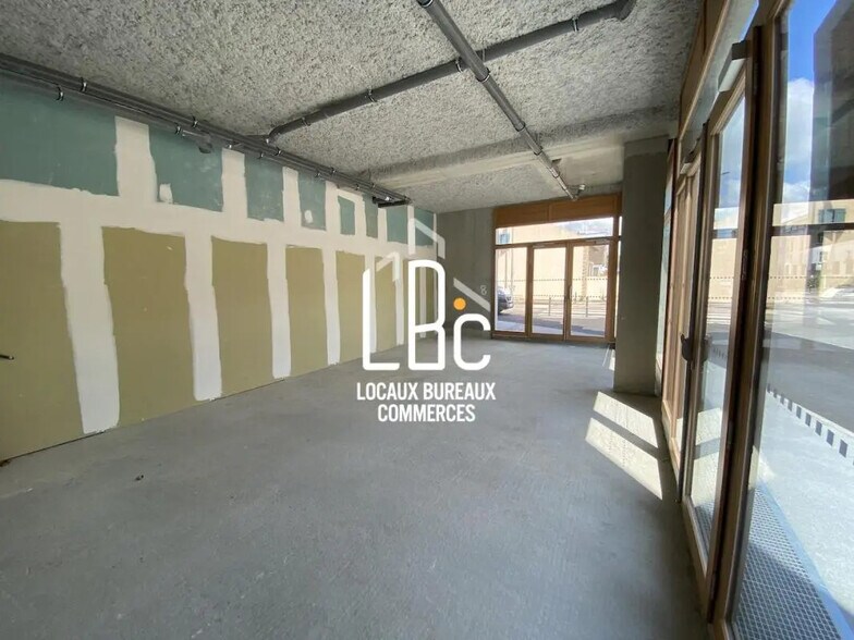 171 Route De Sainte Luce, Nantes to rent - Interior Photo - Image 2 of 19