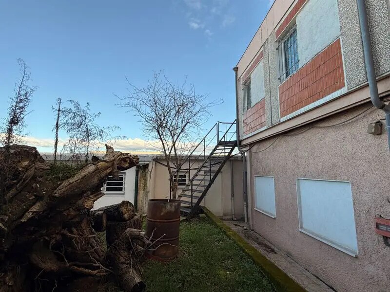 Office in Villeurbanne for sale Building Photo- Image 1 of 2