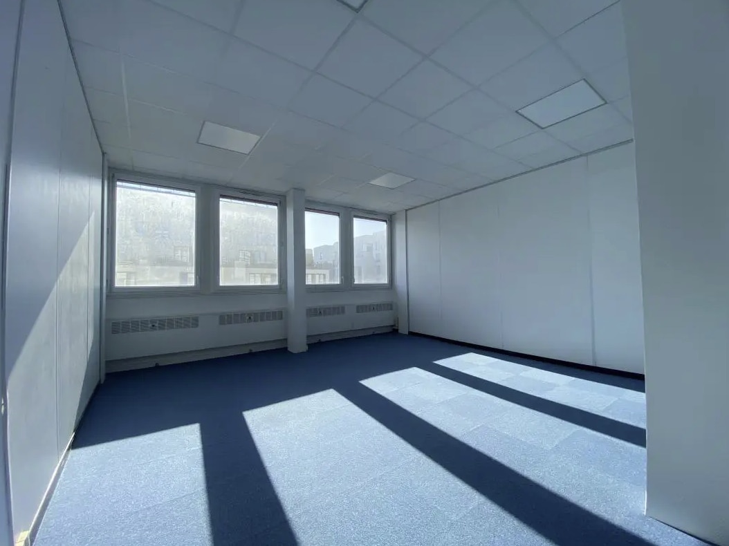 Office in Bagneux to rent Interior Photo- Image 1 of 10