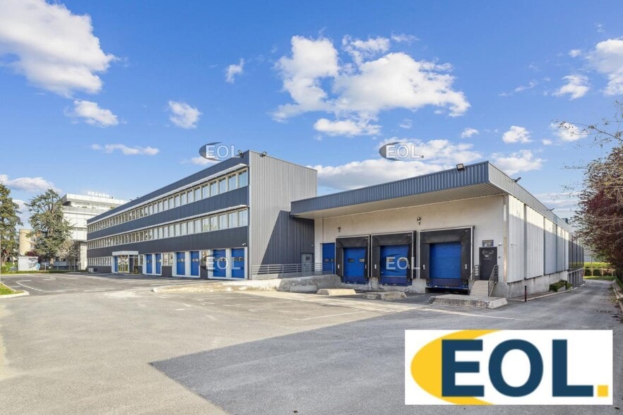 Industrial in Le Blanc-Mesnil to rent - Building Photo - Image 1 of 8