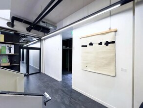 Office in Saint-Ouen-sur-Seine to rent Interior Photo- Image 1 of 10