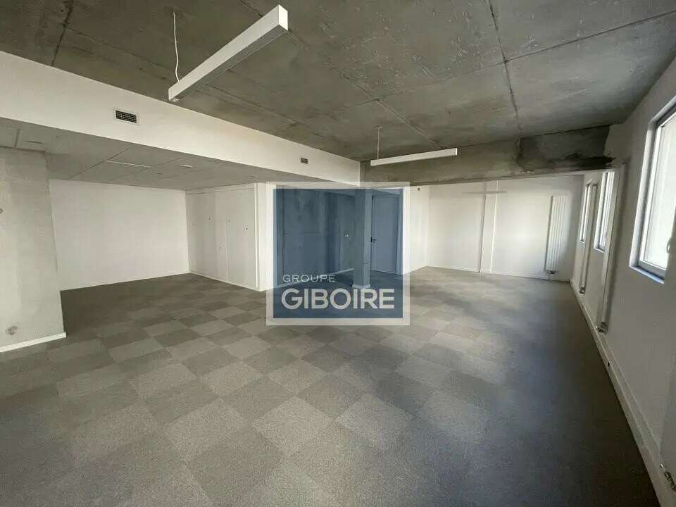 Office in Angers for sale Interior Photo- Image 1 of 6