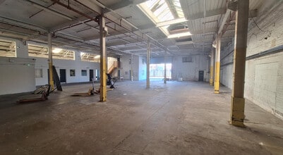 Hazelbottom Rd, Manchester to rent Interior Photo- Image 1 of 4