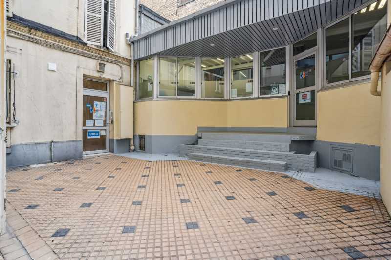 Office in Levallois-Perret for sale Building Photo- Image 1 of 14