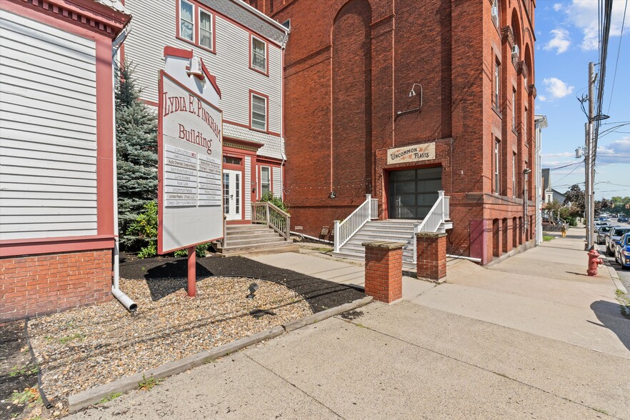 271 Western Ave, Lynn, MA for rent - Building Photo - Image 3 of 13