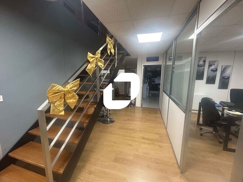 Office in Argenteuil to rent - Interior Photo - Image 1 of 12