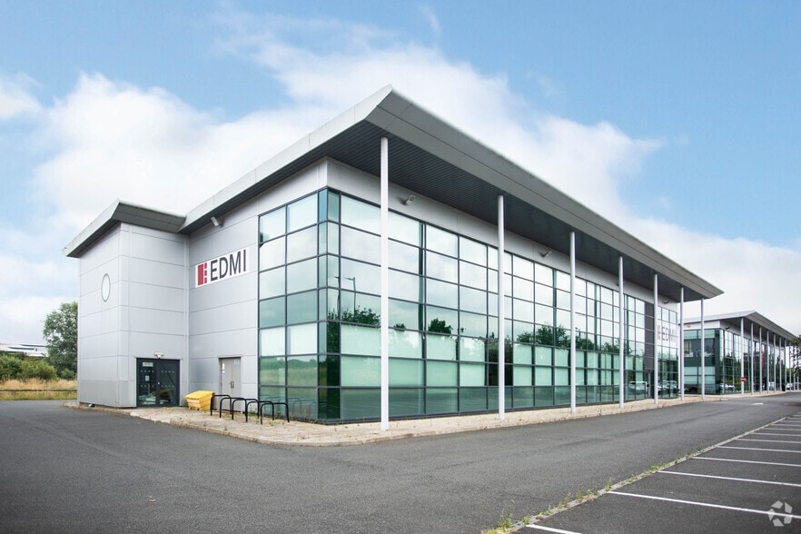 Gosforth Park Av, Newcastle Upon Tyne for sale - Building Photo - Image 1 of 1