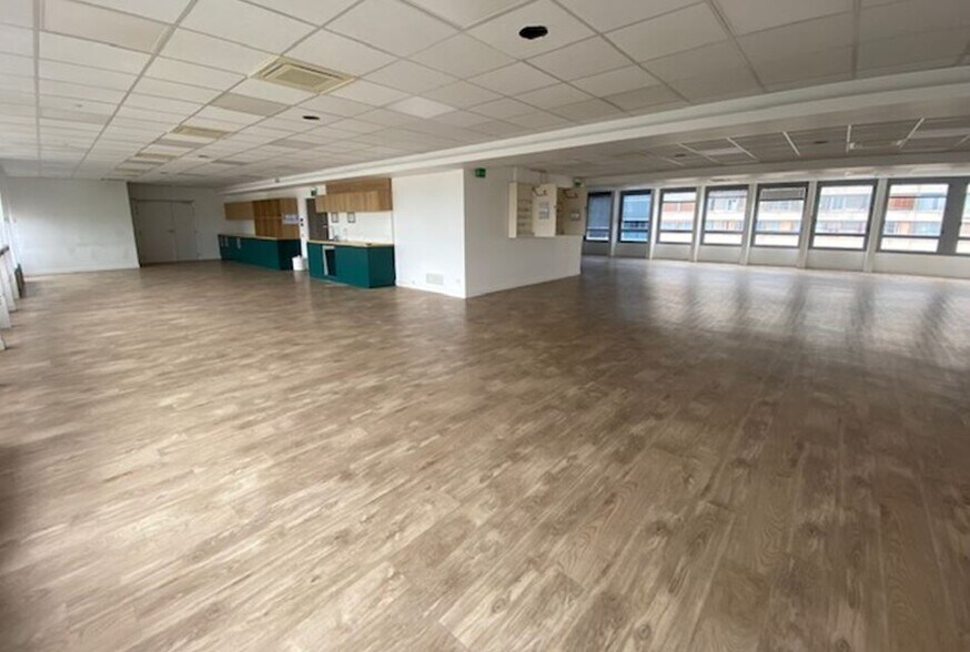 Office in Boulogne-Billancourt to rent - Building Photo - Image 3 of 9