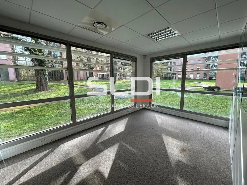 Office in Écully to rent Interior Photo- Image 1 of 13