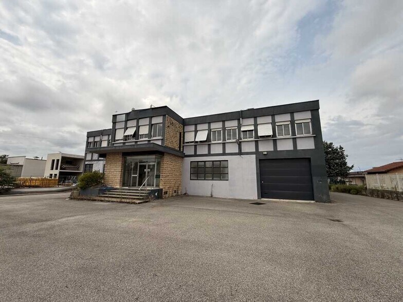 Office in Décines-Charpieu for sale - Building Photo - Image 3 of 16