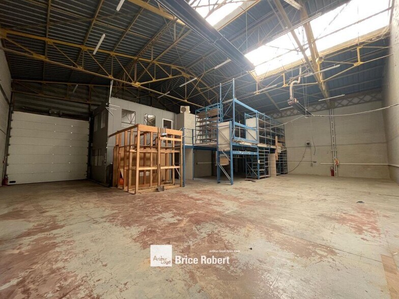 200 Rue Léon Blum, Villeurbanne to rent - Building Photo - Image 2 of 5