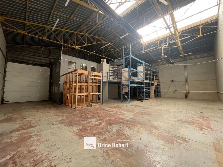 200 Rue Léon Blum, Villeurbanne to rent - Building Photo - Image 2 of 5