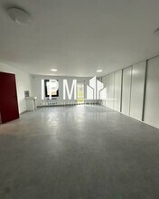 Light Industrial in Aix-en-Provence to rent Interior Photo- Image 2 of 4