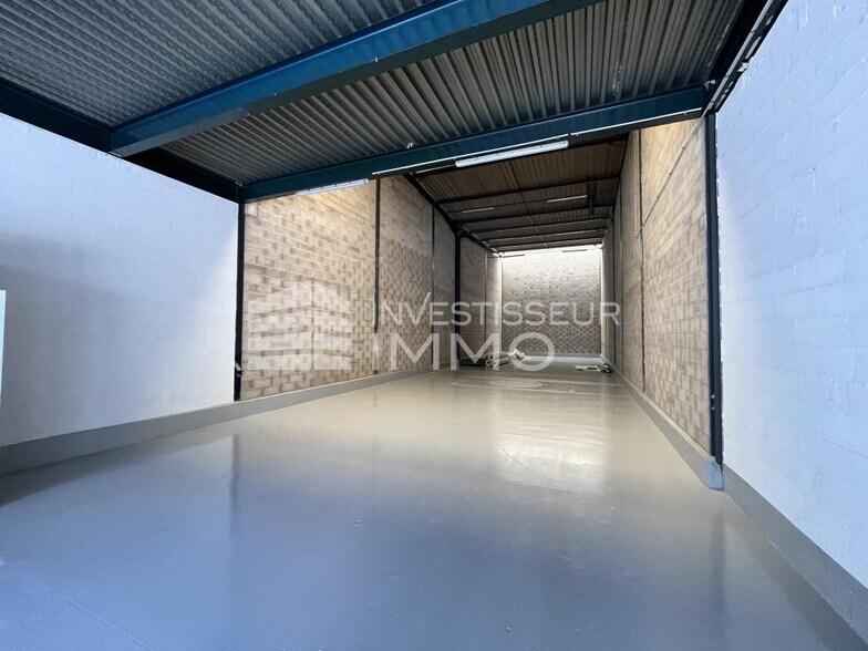 Light Industrial in Noisy Le Grand to rent - Interior Photo - Image 2 of 5
