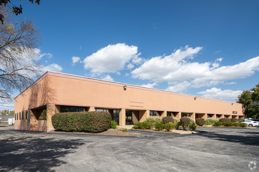 18067-18099 Edison Ave, Chesterfield, MO for sale - Building Photo - Image 1 of 1