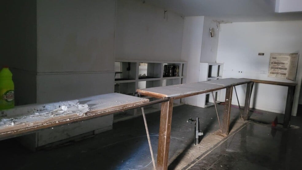 Retail in Cáceres for sale - Interior Photo - Image 2 of 11